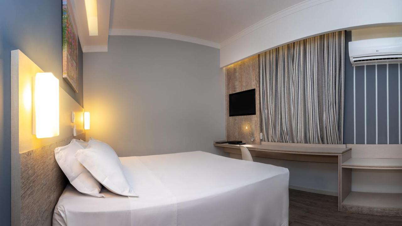 Hotel Kk Itu Luaran gambar